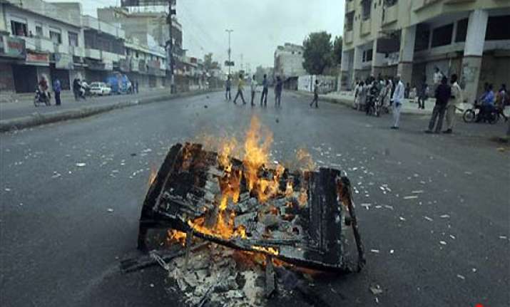 shoot at sight orders in karachi 88 dead