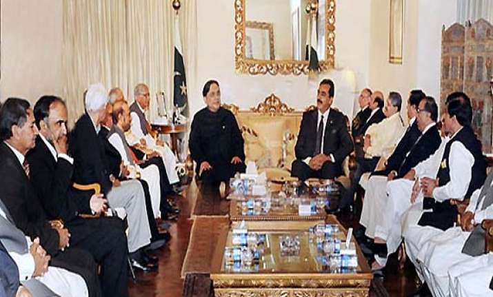 showcause to kayani s man over affidavit on memo scandal