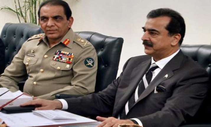 shujaat hussain mediating between gilani and kayani