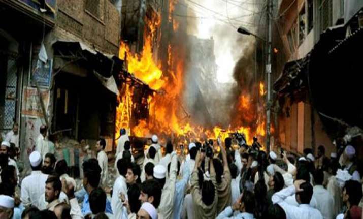 14 killed in suicide blast in peshawar
