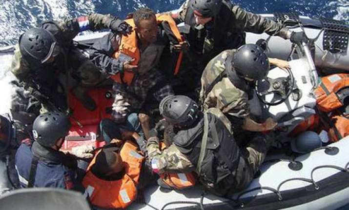 somali pirates release 22 hostages including 6 indians