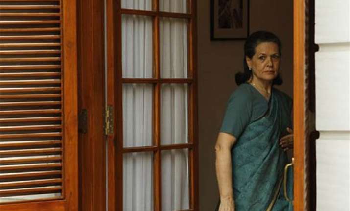sonia gandhi arrives in dhaka