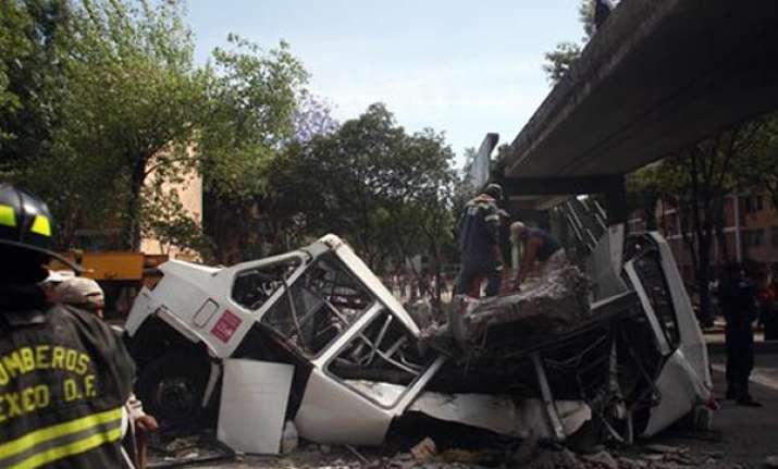 7.4 quake shakes mexico 100s of homes damaged