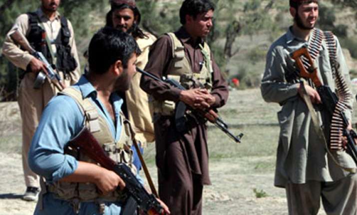 suicide bomber kills one in pakistan