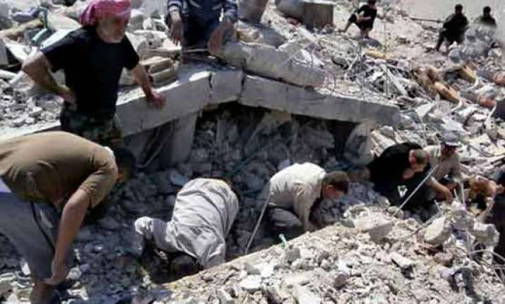 syrian opposition 200 civilians trapped in mosque