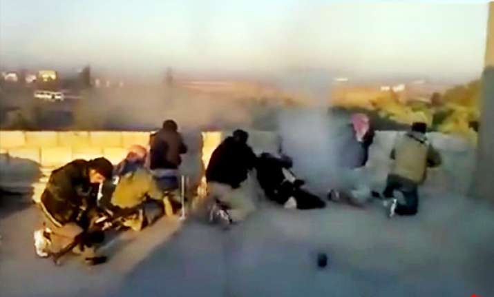 syrian forces kill 21 as observers fan out