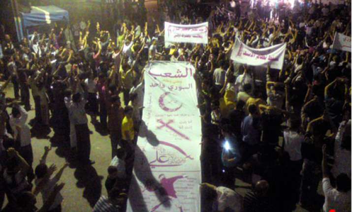 syrian security forces fire on rallies killing 30