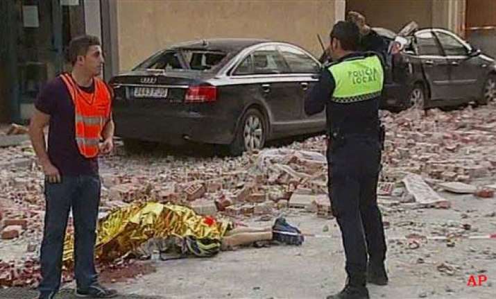ten killed in spain quake buildings toppled