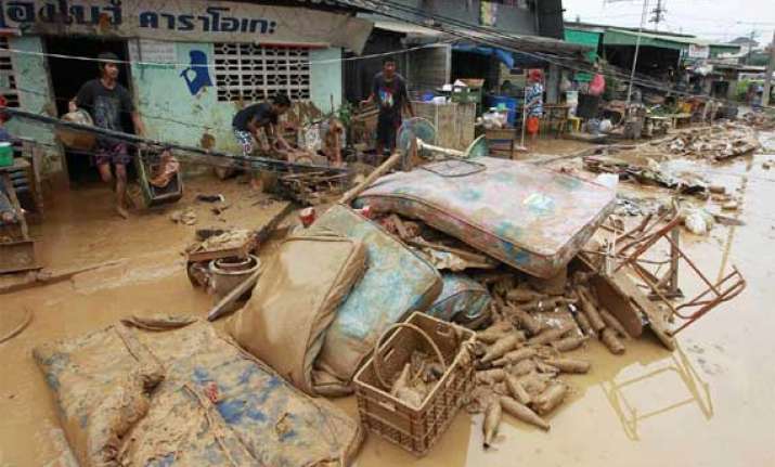 thailand floods death toll rises to 73