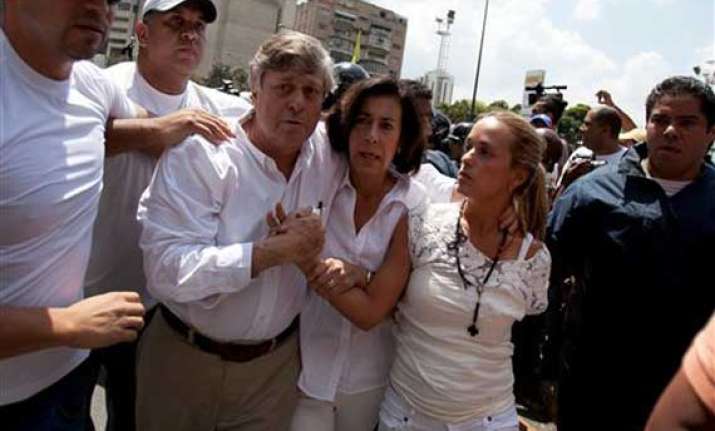 thousands flock to hear opposition leader lopez in venezuela