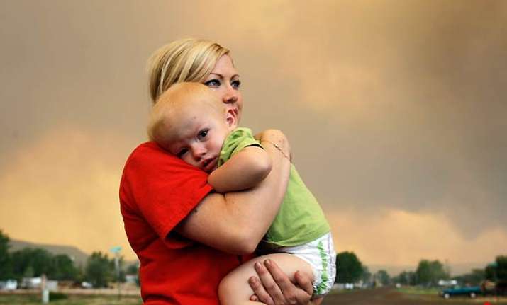 thousands ordered out of us town as fire nears