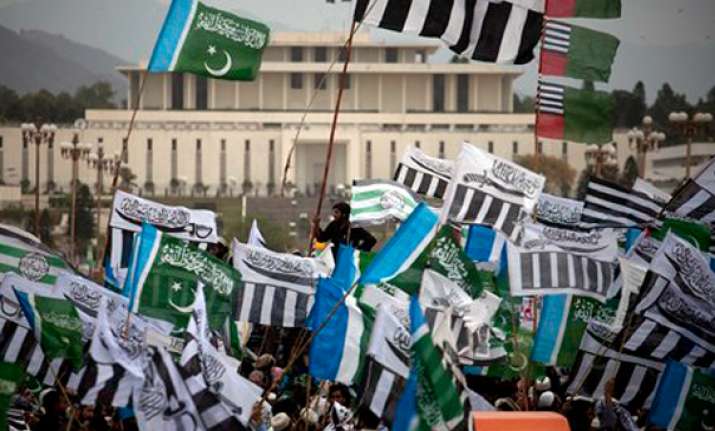 thousands rally in pakistan against cooperation with nato