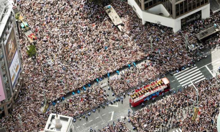 thousands cheer japan s olympic medalists in parade