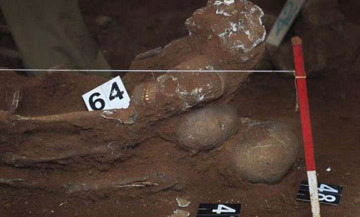 three members appointed to probe sri lanka mass grave