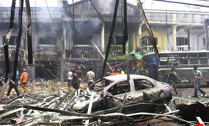 bombs in southern thailand kill 14 injure 340
