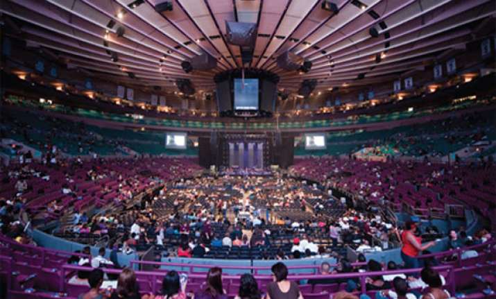 two billion people can watch 12 12 12 madison square garden