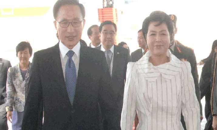 uae korea hold talks