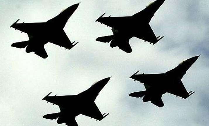 uk arrests 2 men over incident with pakistan plane