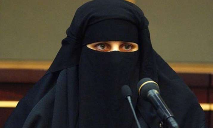 uk court bars muslim juror for refusing to take off veil