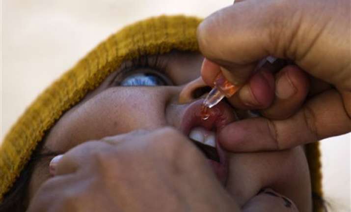 un suspends polio drive in pakistan after killings
