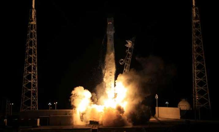 us dragon spacecraft launched