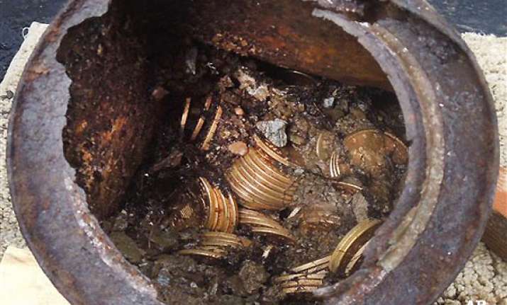 us couple finds 10 million in gold coins while walking