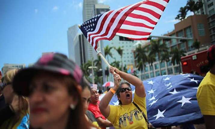 us immigration reform bill clears key senate hurdle