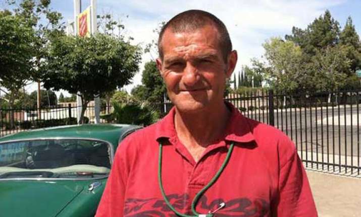 us man returns 125 000 that fell from armoured truck
