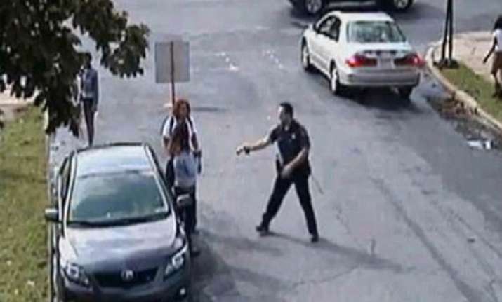 us police officer fired electroshock gun taser at girl s