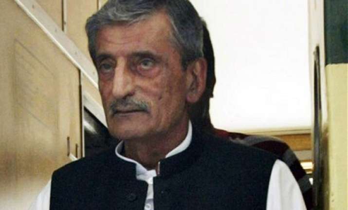 us bans entry of pak minister for declaring bounty on