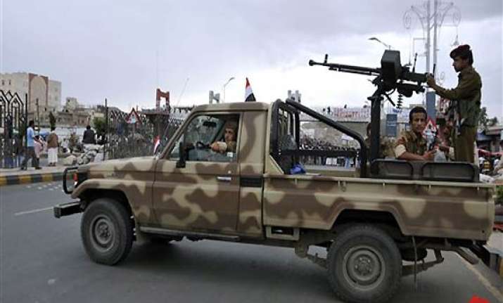 yemen republican guard unit defects to opposition