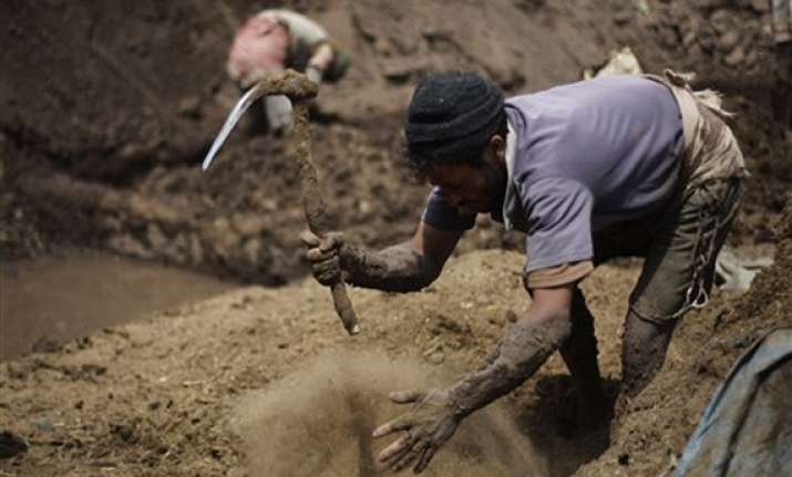 yemen says al qaida land mines killed 73 this week