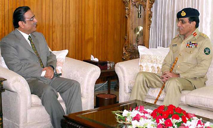 zardari gets in talking mode with military to defuse