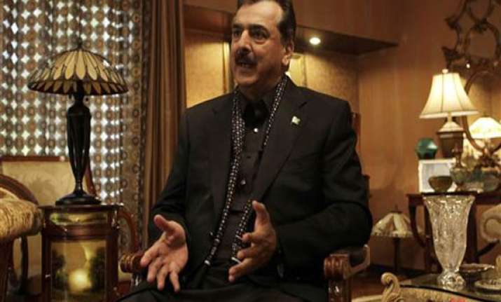 zardari went to dubai hospital because of life threats