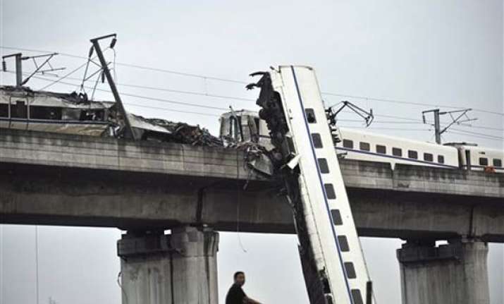 33 killed as china s bullet trains collide