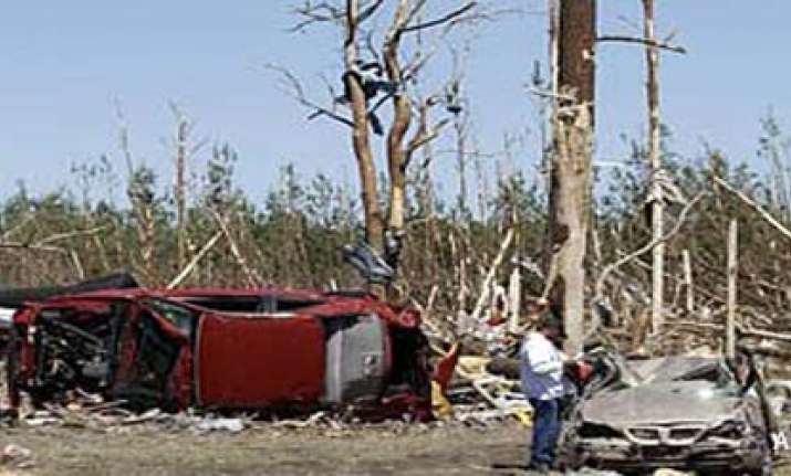 40 killed as monster storm lashes out in us