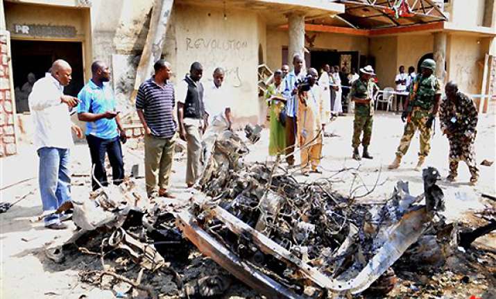 28 killed in nigeria church blasts