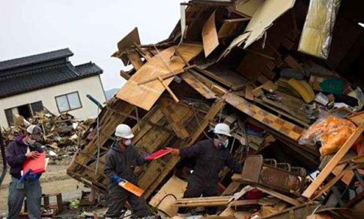 7.1 quake rattles japan