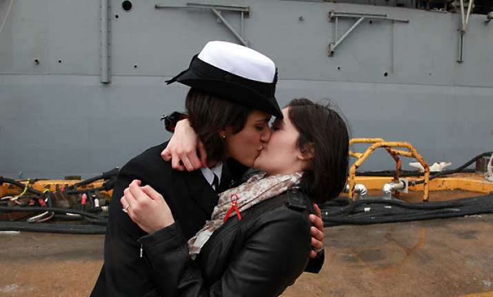 2 women share 1st kiss at us navy ship s return