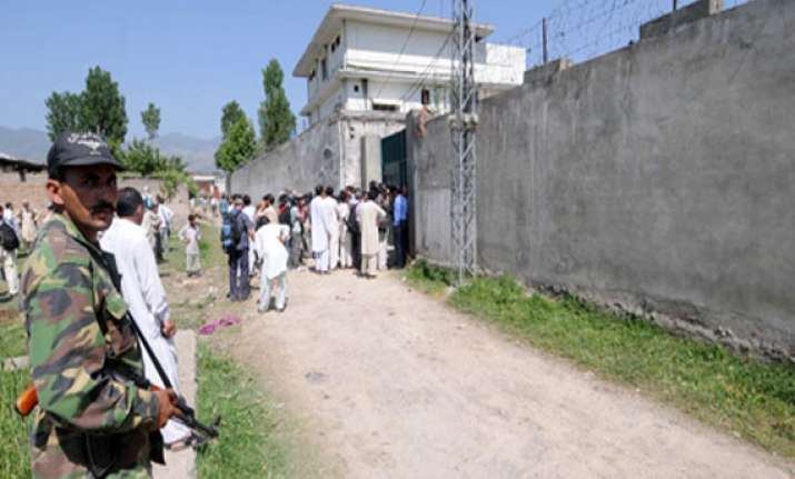 10 die in pakistan bus attack