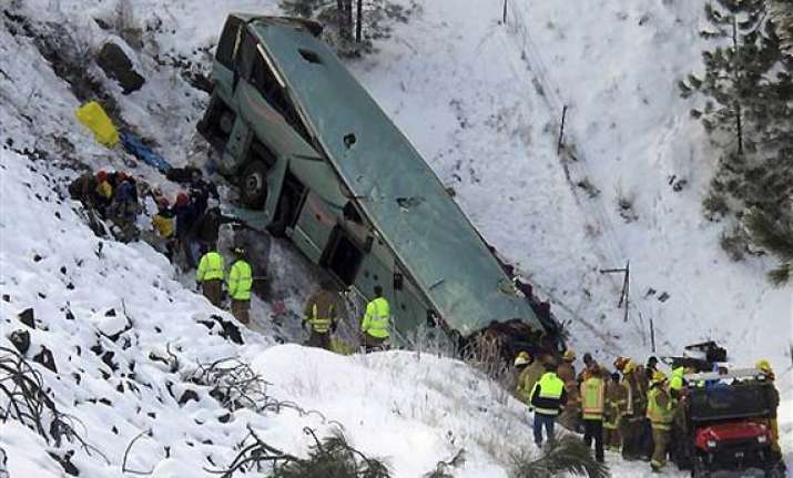 9 killed in tour bus crash along us highway
