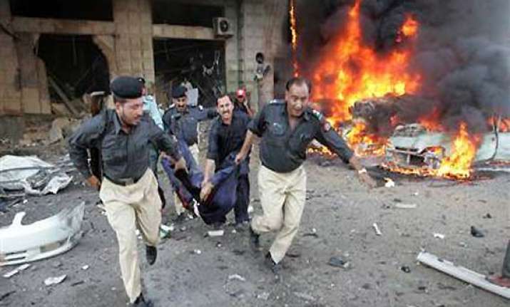 17 killed 50 wounded in blast in northwest pakistan