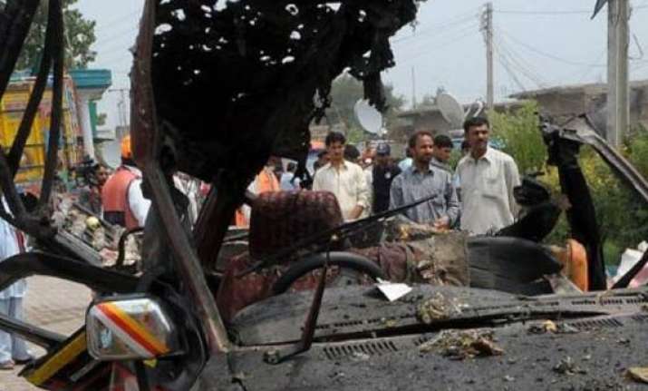 10 policemen killed in suicide attack on pak police station