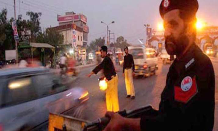 13 shot dead in karachi