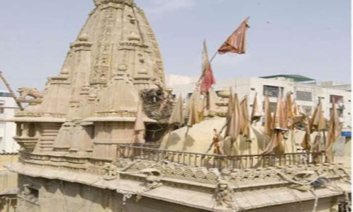 1 500 yr old panchmukhi hanuman temple in karachi being