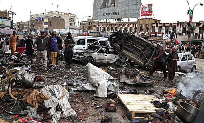 12 die in pakistan bombing
