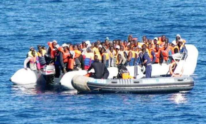 14 die 200 missing in shipwreck near italy