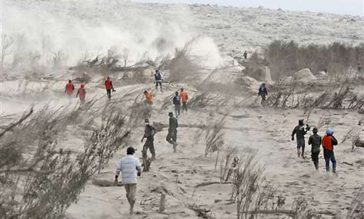 16 killed in indonesia volcano eruption