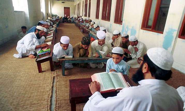 18 members of pakistani hindu family convert to islam