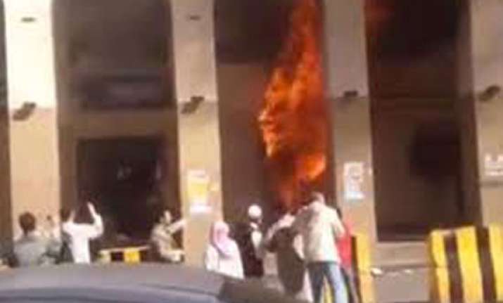 15 people killed 130 injured in saudi hotel blaze